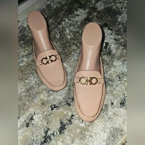 SALVATORE FERRAGAMO Gancini Buckle Gorgeous Light Pink/Coral Mules 6.5C